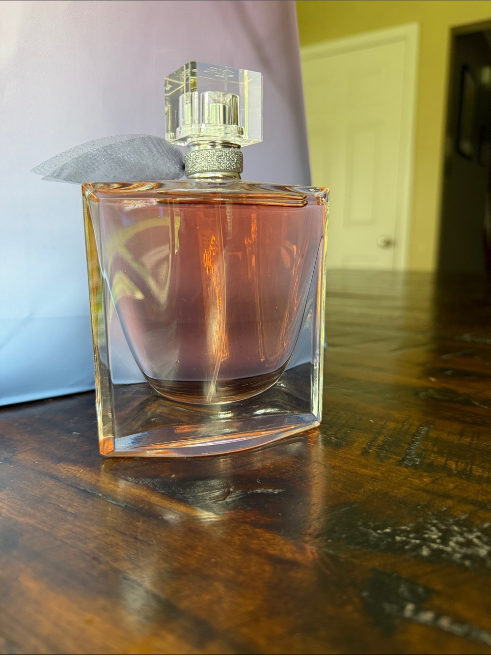 Ladies la vie est belle perfume by Lancôme. Large size.